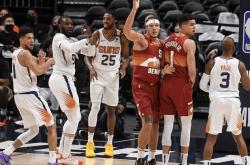 开云体育官网-北京队横扫浙江队，布克带队取胜