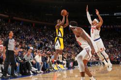 开云APP-步行者外线进攻发挥出色，击败对手