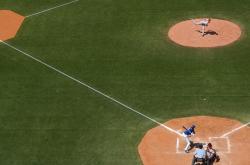 开云官网-哈登爆发，马刺生死战取胜上海队，一场跨越时空的篮球狂想