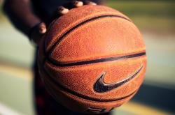 开云体育官网-红土之王再临蒙特卡洛，纳达尔联合杯鏖战，状态火热剑指大师赛王座