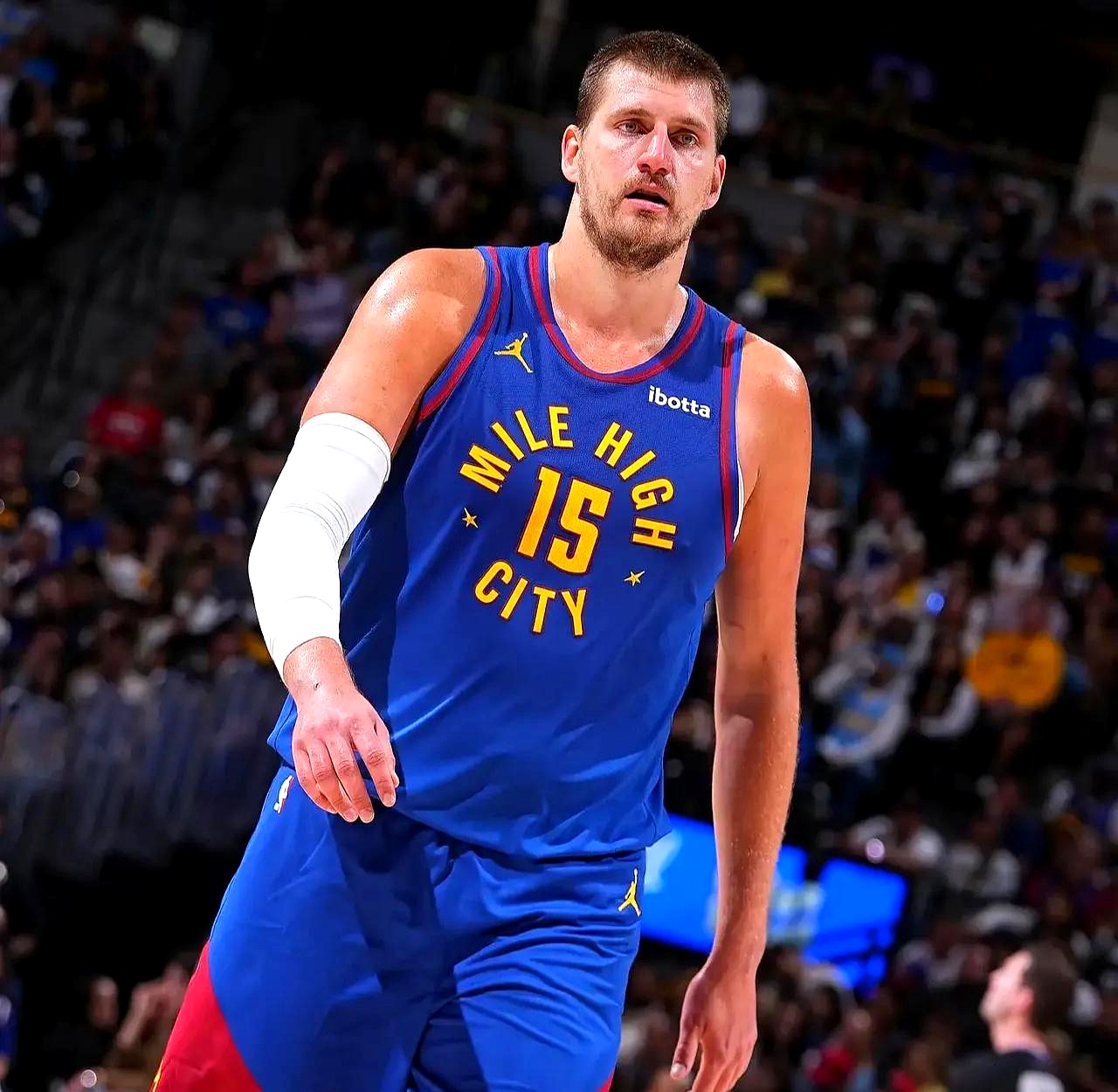 掘金轻取尼克斯，戈贝尔惊艳世界