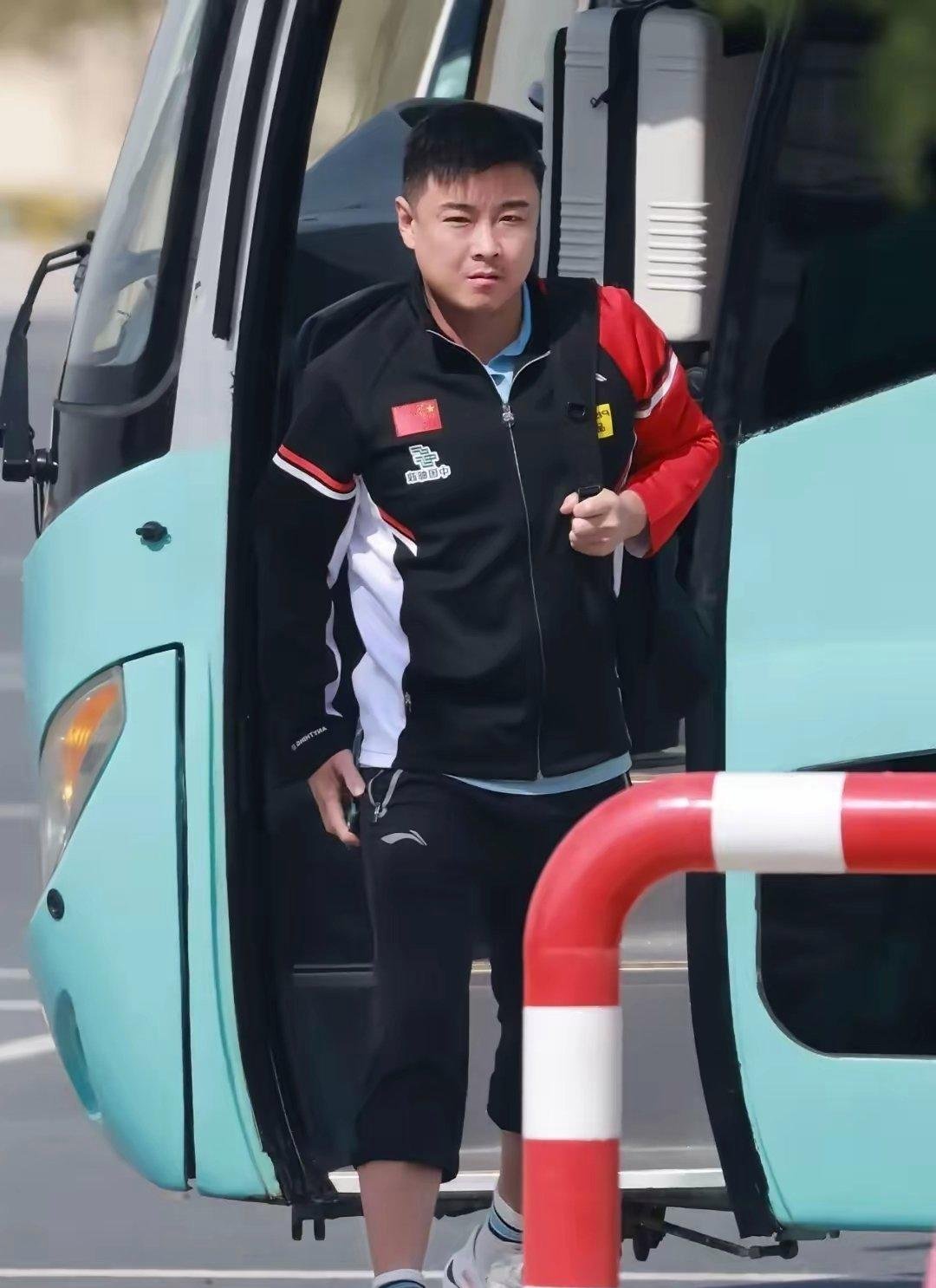 包含日本乒乓球队轻取法国乒乓球队，王皓完成帽子戏法的词条