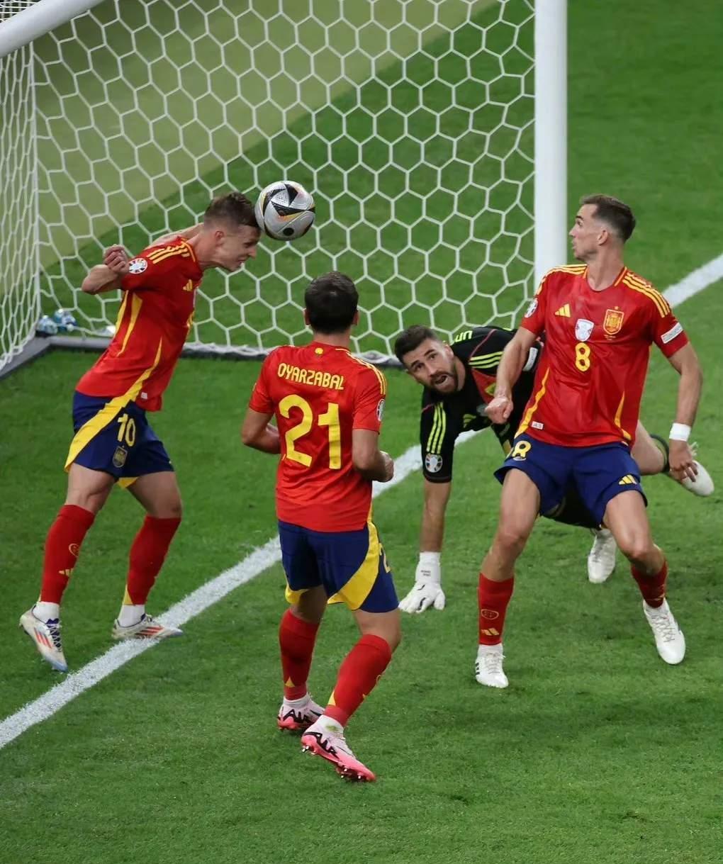 关于欧洲足坛豪强对决，球员挑战极限追求胜利的信息