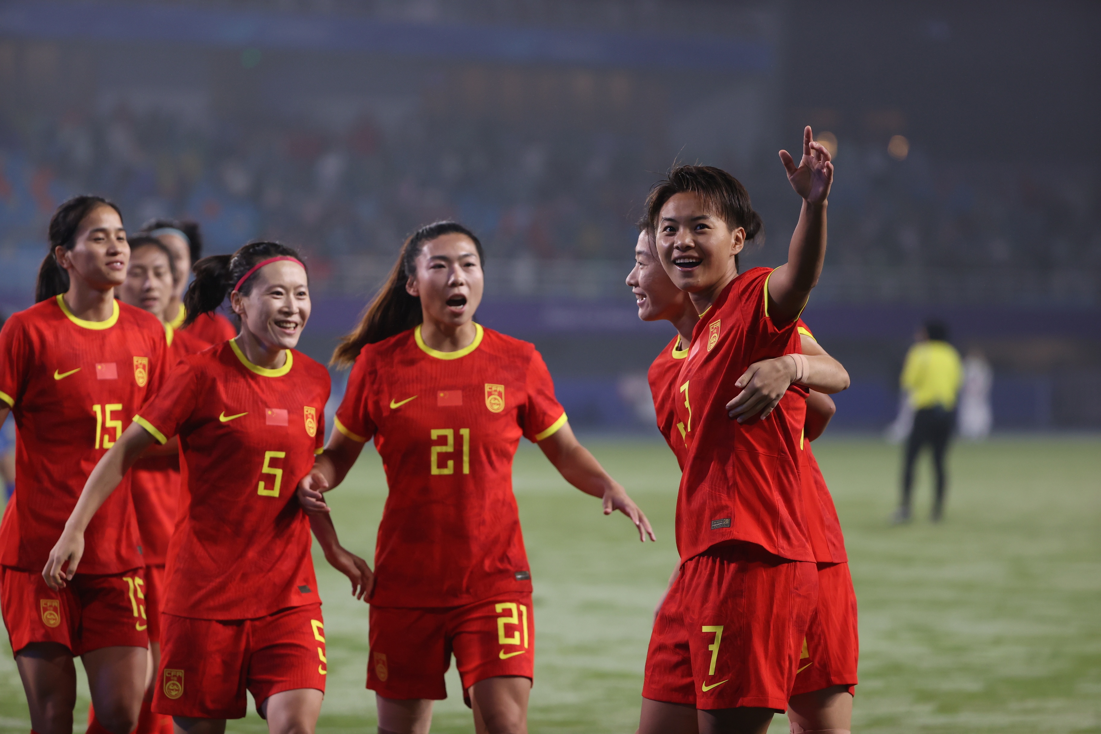 包含女足对手实力逊色，中国队大获全胜的词条