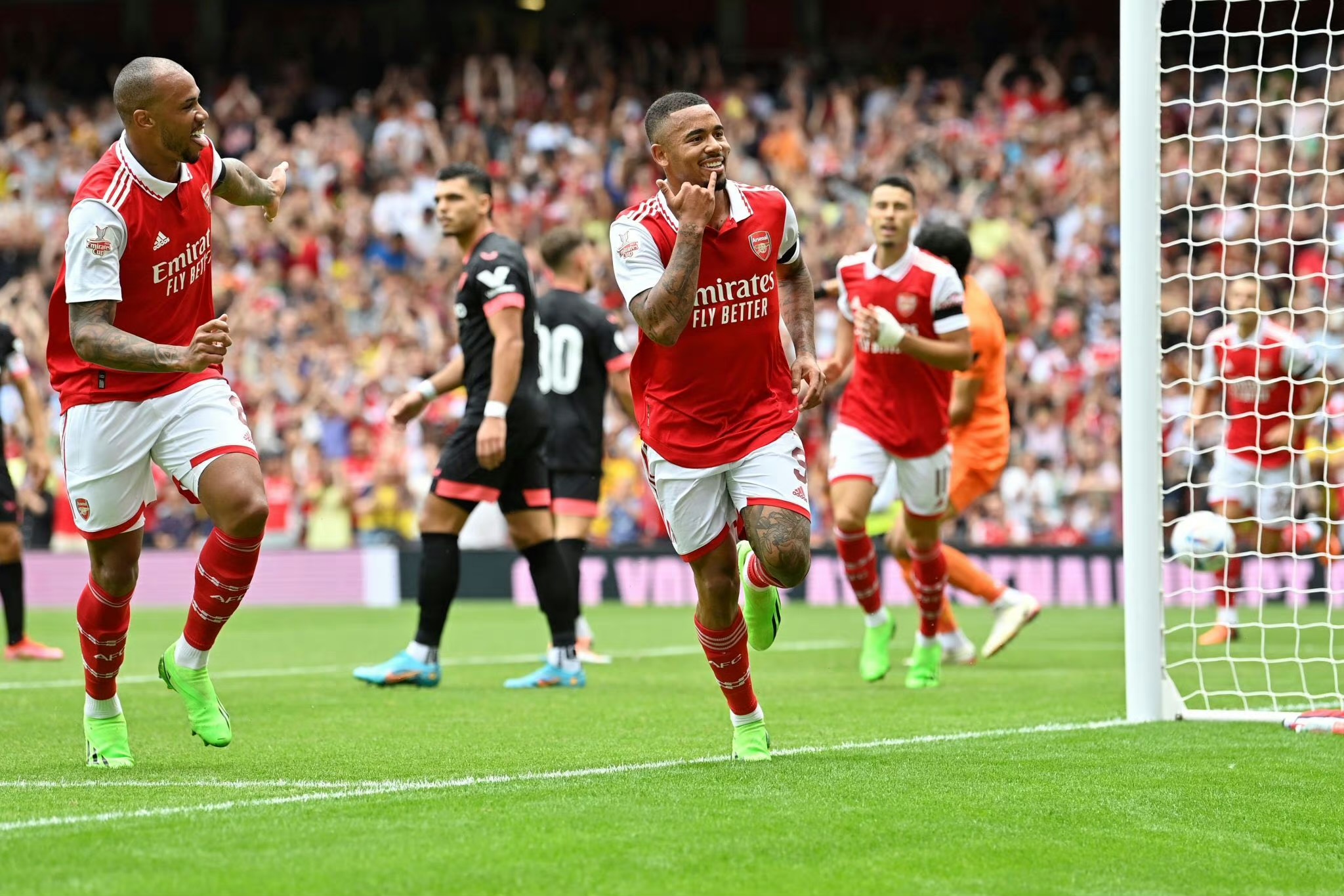 包含阿联酋球队全力备战，争取亚冠比赛胜利的词条