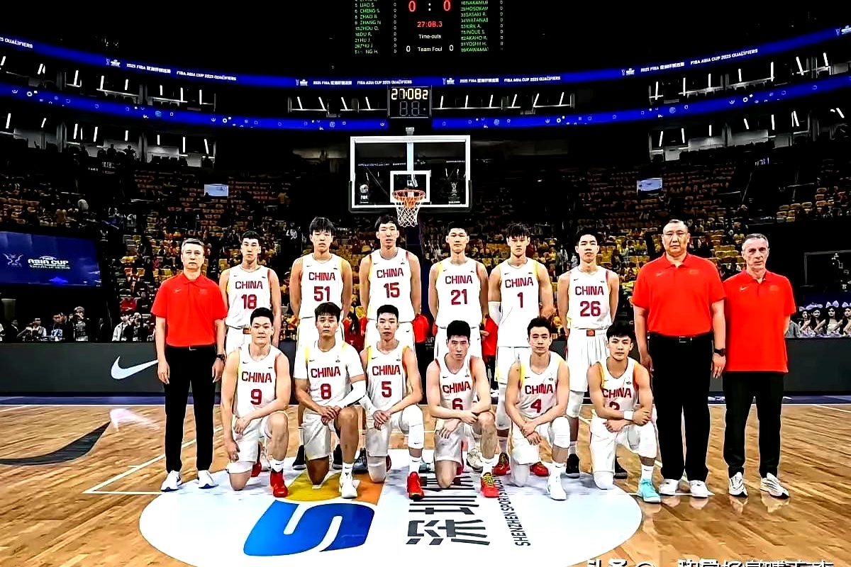 篮球锋线强化阵容，球队备战新赛季