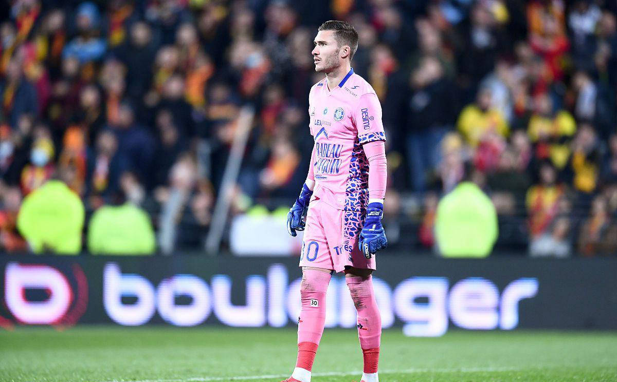 关于摩纳哥大胜特鲁瓦，稳居联赛榜首的信息