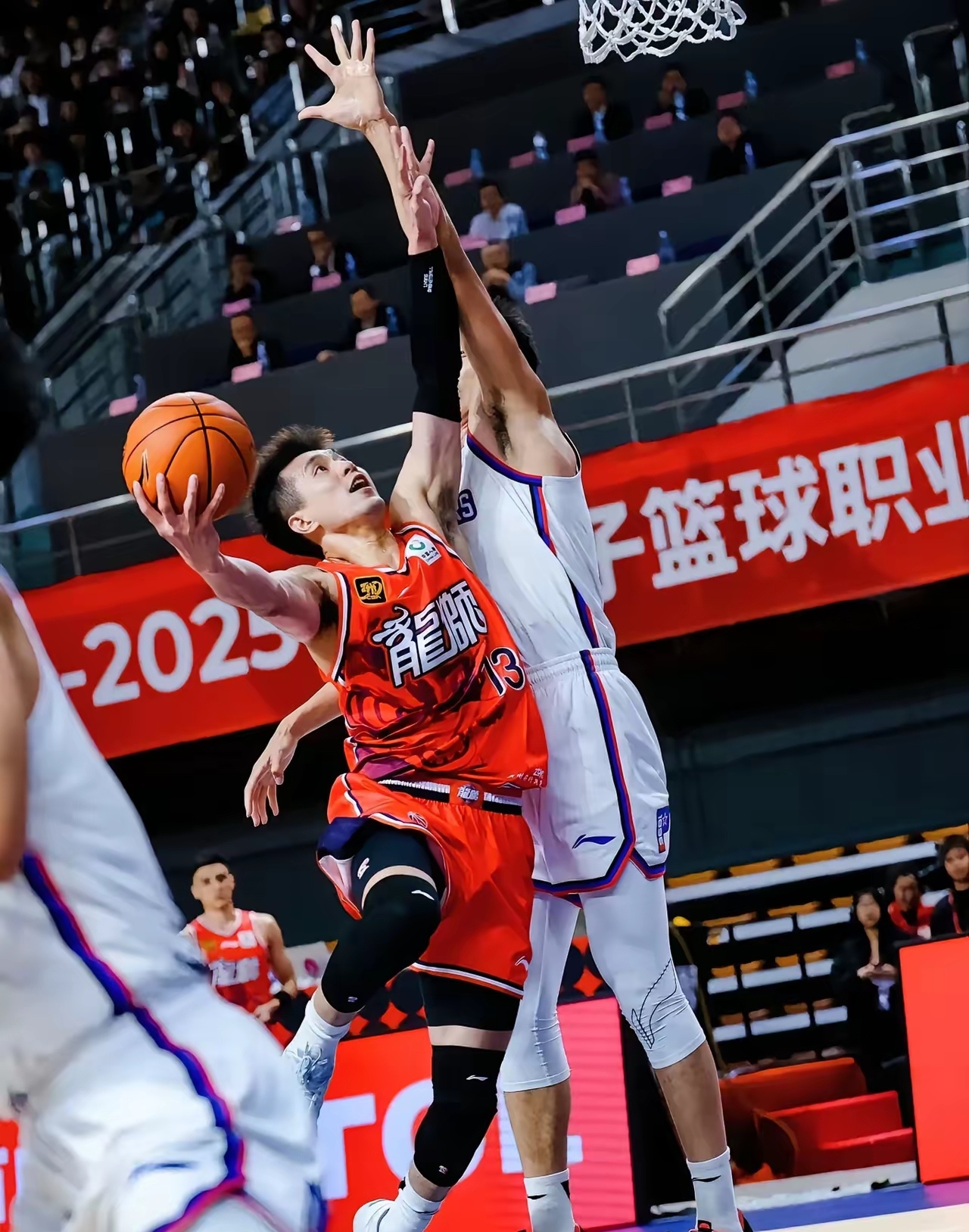 包含江苏队鏖战辽宁队，郭艾伦点燃赛场的词条