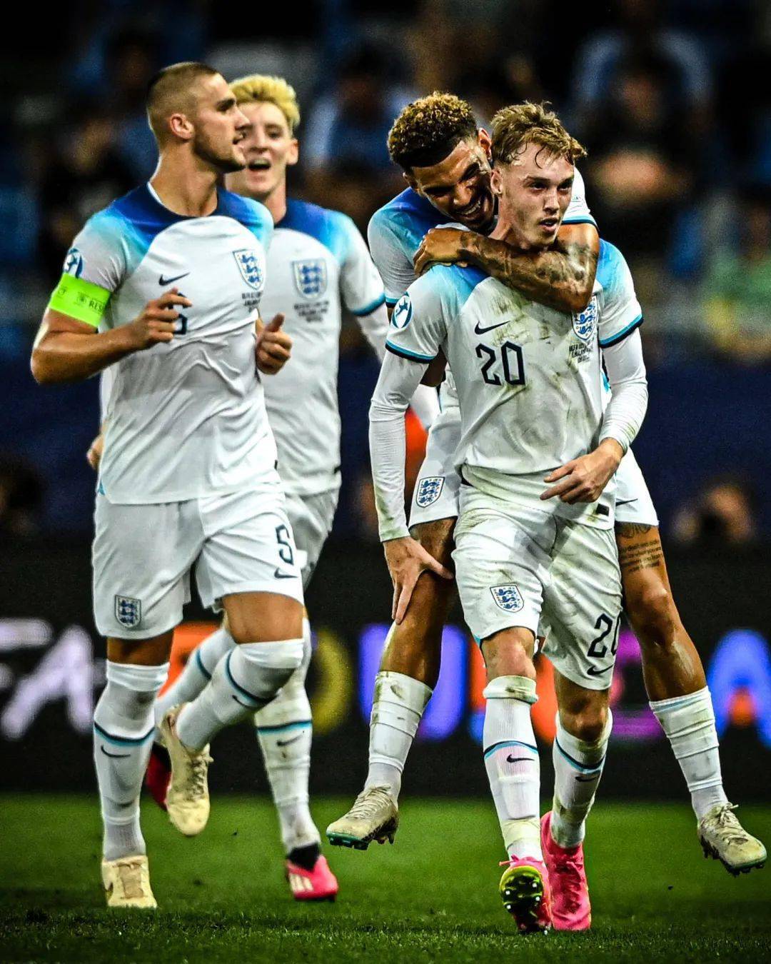 英格兰强势德国，穆勒三分雨点燃全场的简单介绍