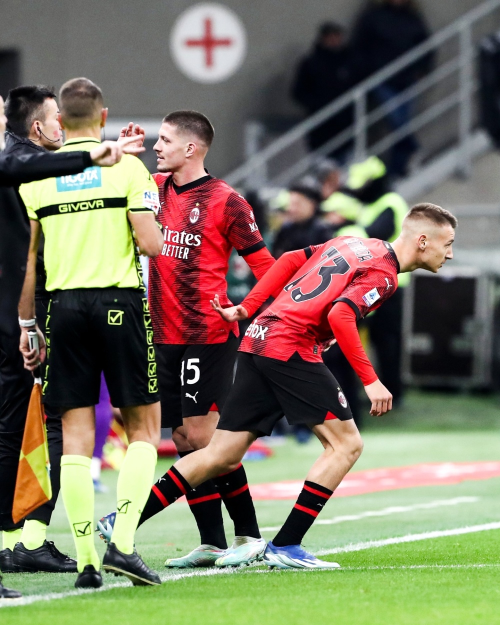 关于AC米兰轻取马德里竞技，本泽马惊艳四座的信息