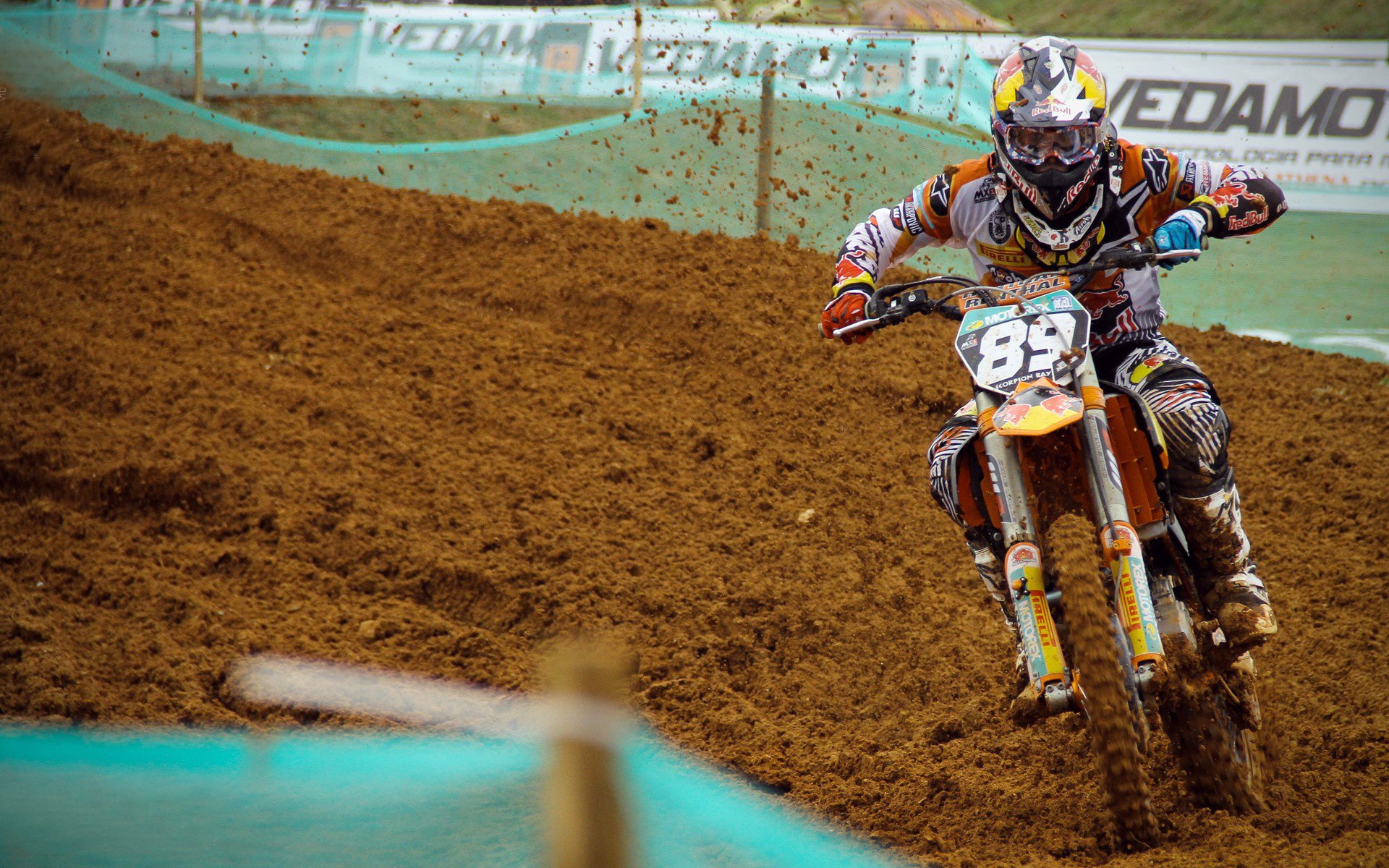 赛道与压力，切特在F1新赛季揭幕战之夜的爆发