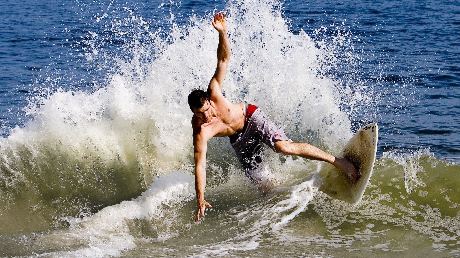NBA季后赛之夜，凯恩的防守艺术，如何用无形之锁终结对手的进攻希望