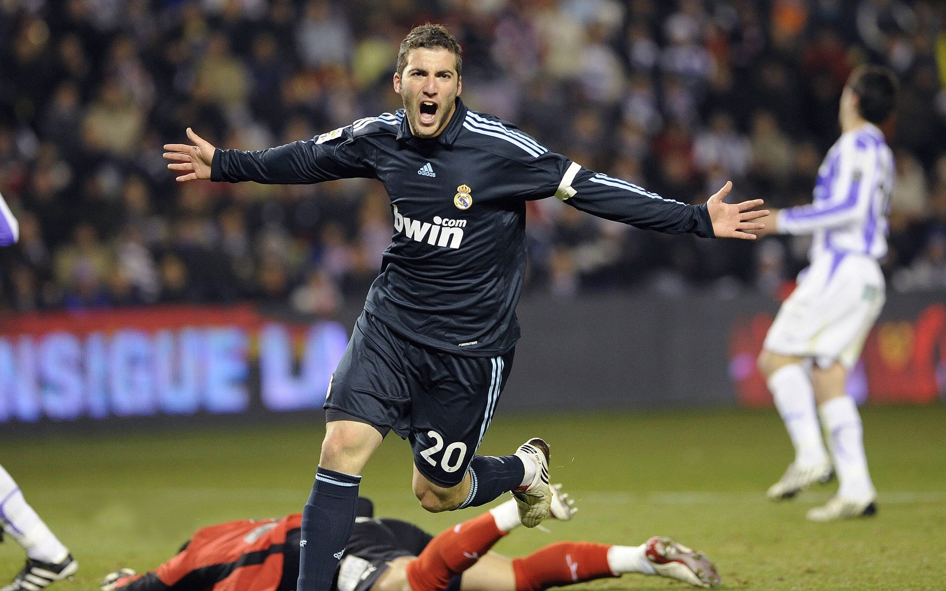 从绿茵场到总决赛之夜,拉什福德跨界展现巨星价值