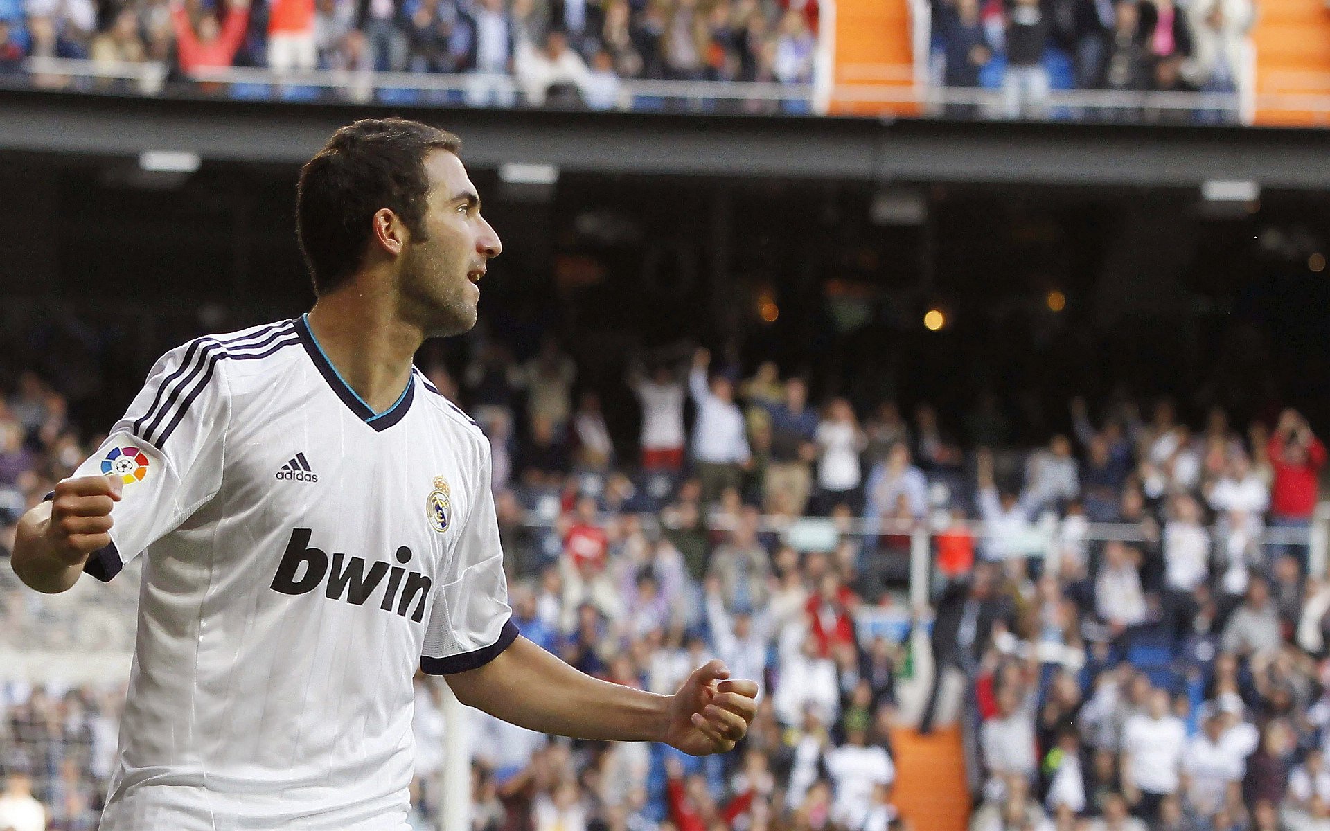 萨拉赫关键回合不手软，曼联火力压制巴萨，一场战术与意志的较量